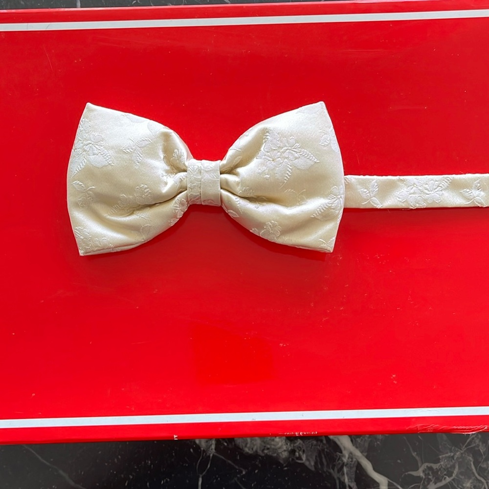 Santo Stefano hand made 100% italian silk bow tie adjustable neck size